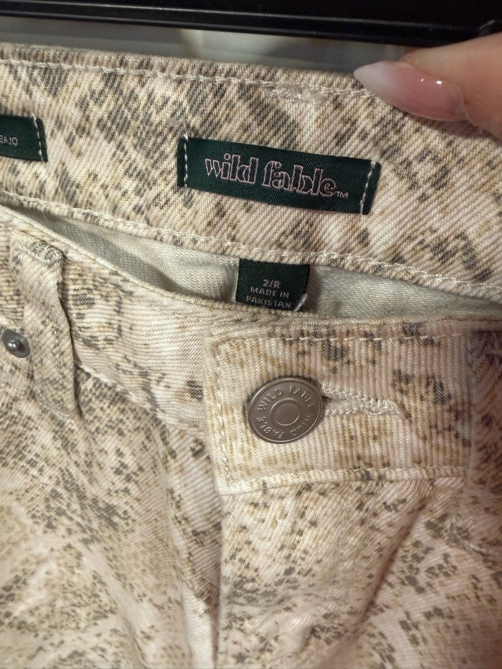 NWOT Wild Fable low-rise baggy jeans in a super trendy neutral snake print. - Picture 3 of 5